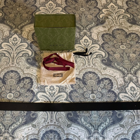 AUTHENTIC GUCCI GG MARMONT WIDE BELT WITH PEARLS
Size 90 - Picture 2 of 7